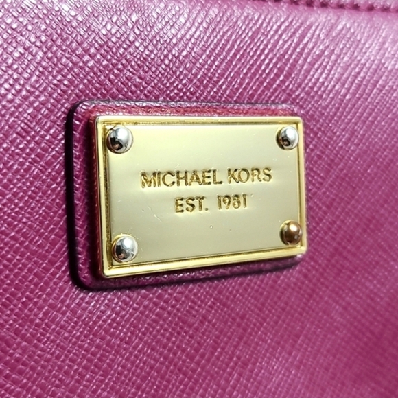 Michael Kors Women's Jet Set Fuchsia Gold Zip Around Leather Wristlet  Wallet - Picture 7 of 11